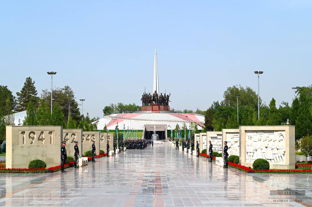 С 9 мая – Днем памяти и почестей.